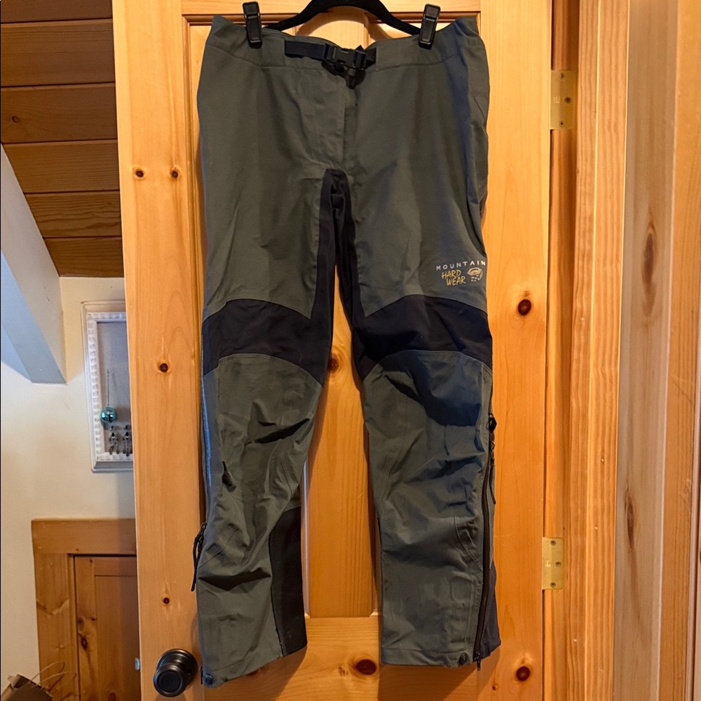 Mountain Hardwear Grey and Black ski shell Pants